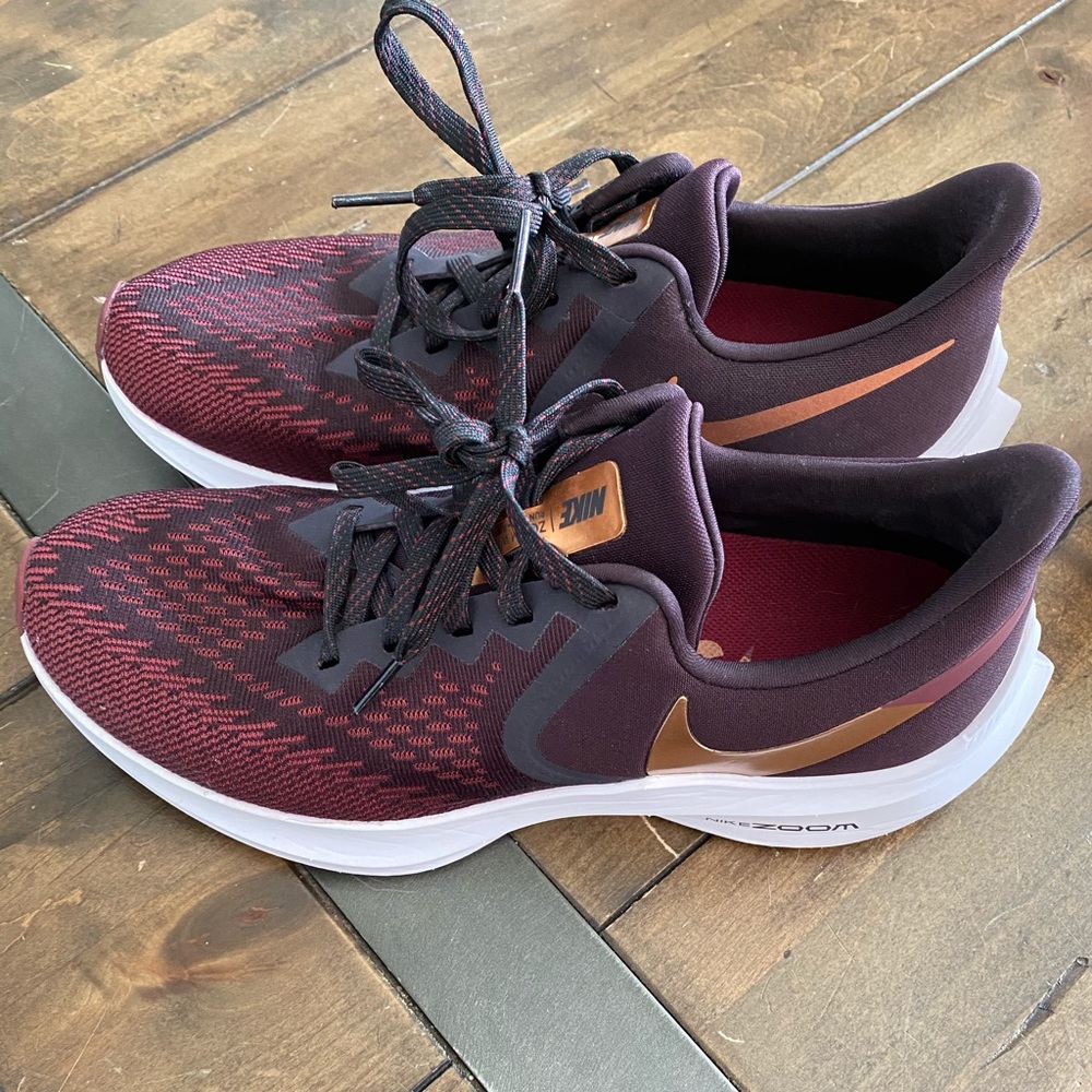 Nike Women's Zoom Winflo 6 Running Shoes 8.5